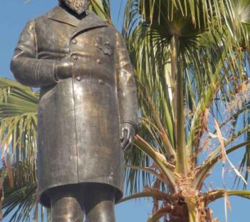 ESTATUA DE JOSÉ MARÍA MUÑOZ