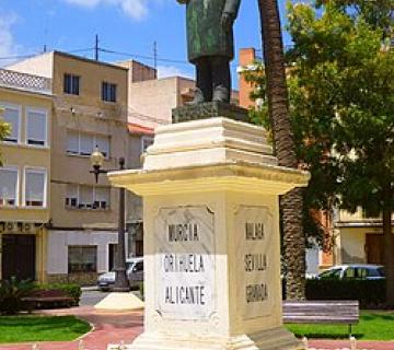 ESTATUA DE JOSÉ MARÍA MUÑOZ